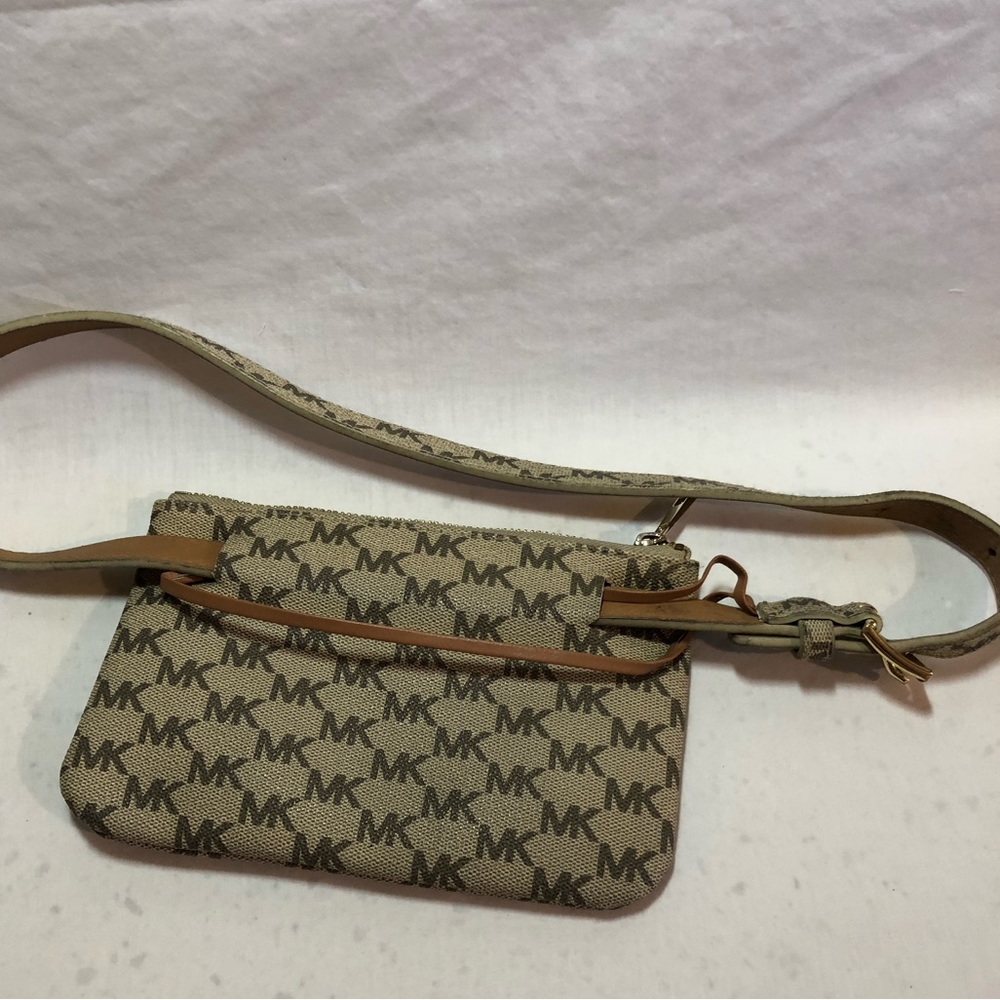 Michael Kors Fanny Pack Belt Bag - Picture 2 of 3